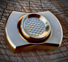 Gales button