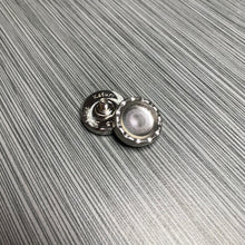 Keturi button