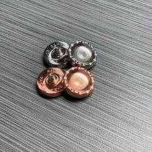 Keturi button